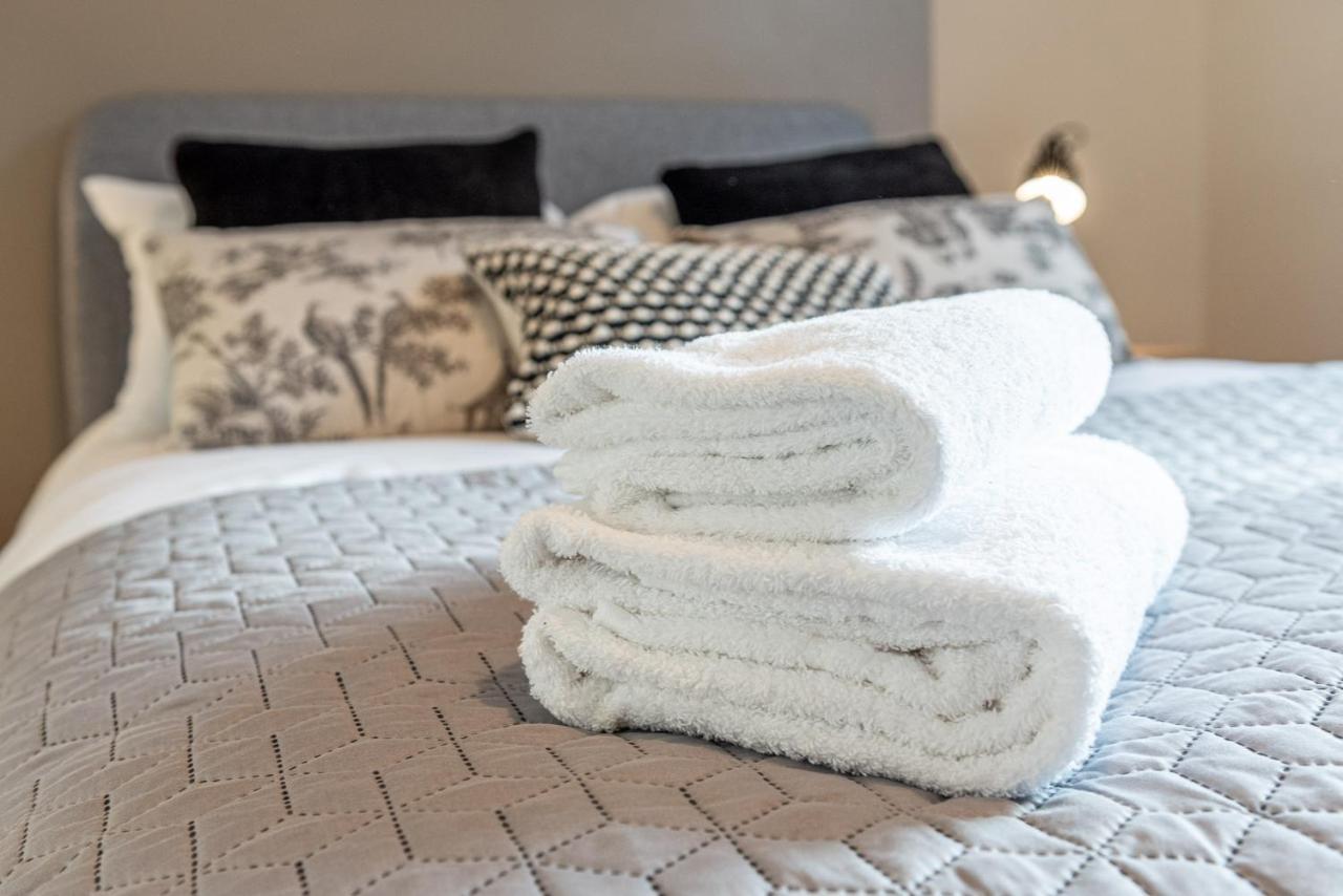 3 Bedroom Home Sleeps 5 Close To Chester City Centre Welcomes Couples, Small Groups, Families And Contractors Zewnętrze zdjęcie