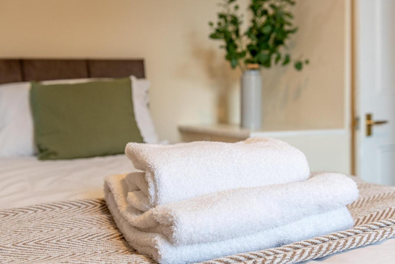 3 Bedroom Home Sleeps 5 Close To Chester City Centre Welcomes Couples, Small Groups, Families And Contractors Zewnętrze zdjęcie