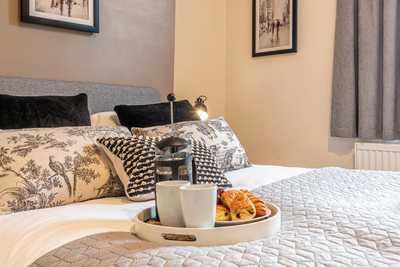 3 Bedroom Home Sleeps 5 Close To Chester City Centre Welcomes Couples, Small Groups, Families And Contractors Zewnętrze zdjęcie